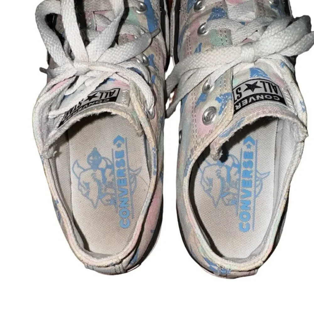 ❤️‍🔥Converse Junior Low Tops White Shark Pastel Print - Size 2